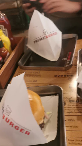 Prime Burger Central Patong - การบริการอาหารและที่พัก