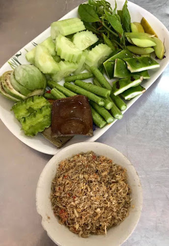 ร้านอาหารรมควัน โดยนายโสภณ กล่อมขจิต - การบริการอาหารและที่พัก