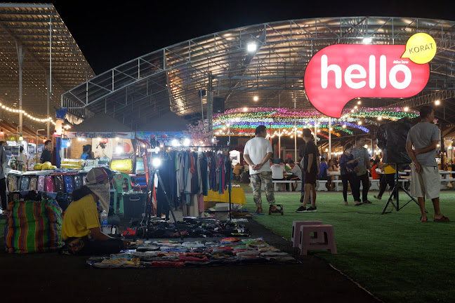 ตลาด บ้านเกาะ ฟลีมาร์เก็ต - การบริการอาหารและที่พัก