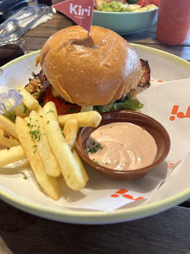 KIRI burger & bowl , kata beach - การบริการอาหารและที่พัก