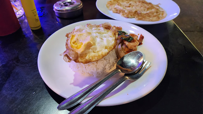 No. 1 Bar - การบริการอาหารและที่พัก