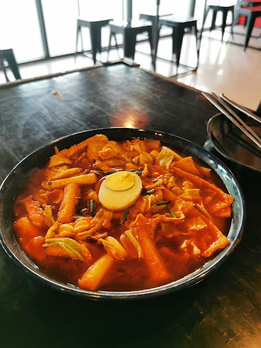 MR.LEE TTEOKBOKKI มิสเตอร์ลี ต๊อกป๊อกกี้ - การบริการอาหารและที่พัก