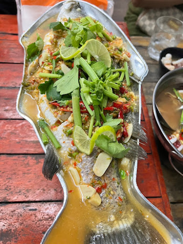 E-SAN STATION (ร้านสถานีอีสาน) พัทยากลางสายสาม - การบริการอาหารและที่พัก