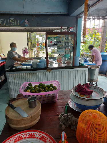 ก๋วยเตี๋ยว รุ่งรัตน์ คลอง2 - การบริการอาหารและที่พัก