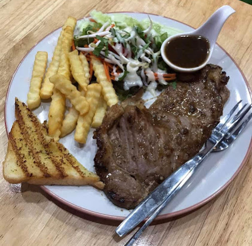 3 BROTHERS - การบริการอาหารและที่พัก