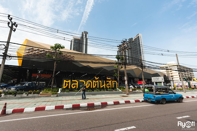 ตลาดต้นสัก สนามบินน้ำ นนทบุรี