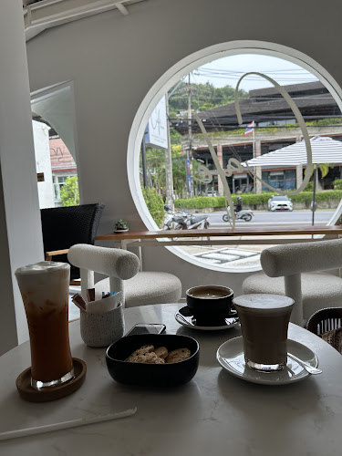 Café Delishh | Surin Beach