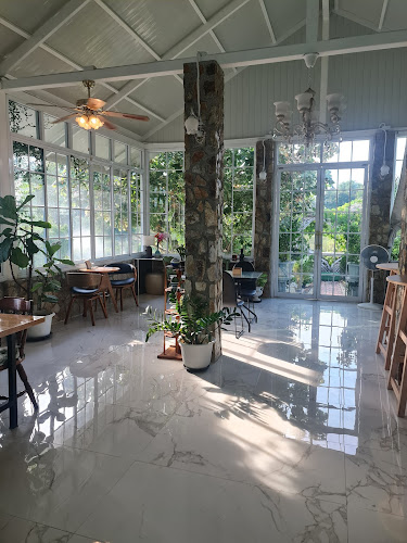 Ma Cheminee tree & coffee house