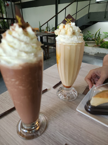 Opinii despre Chocolate Factory Pattaya Parking în อำเภอบางละมุง - การบริการอาหารและที่พัก