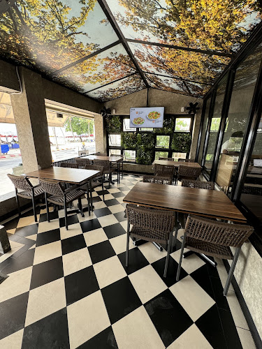 The Pizza Company - การบริการอาหารและที่พัก