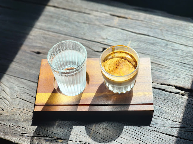 Comentarii opinii despre Y A R D G R O U N D