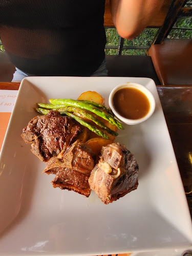 ป่าตอง ซันเซ็ท วิว เรสเตอร์รอง - การบริการอาหารและที่พัก