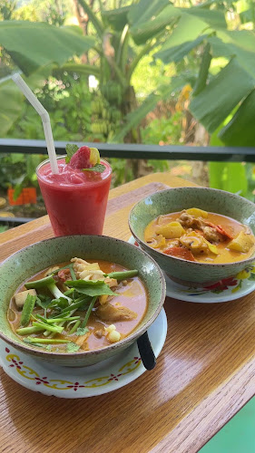 Opinii despre เขาสวนพ่อ KHAO SUAN PHO RESTAURANT în อำเภอเมืองภูเก็ต - การบริการอาหารและที่พัก