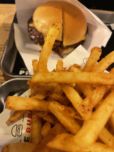 Opinii despre Prime Burger Central Patong în อำเภอกะทู้ - การบริการอาหารและที่พัก