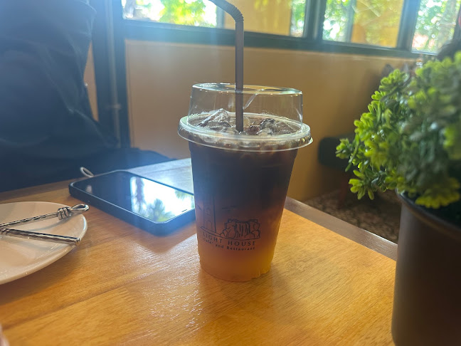 Opinii despre Light House Café ถนนพุทธสาคร în อำเภอกระทุ่มแบน - การบริการอาหารและที่พัก