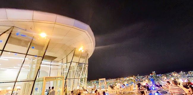 The Sky32 Restaurant - การบริการอาหารและที่พัก