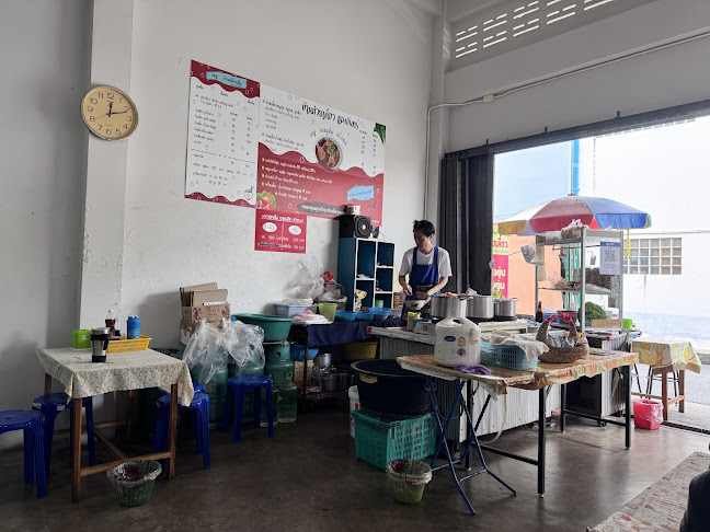 บ้านก๋วยเตี๋ยวแสงจันทร์ - การบริการอาหารและที่พัก