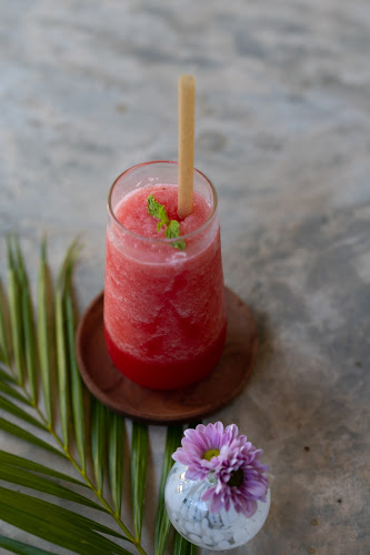 Crème Café Phuket - การบริการอาหารและที่พัก