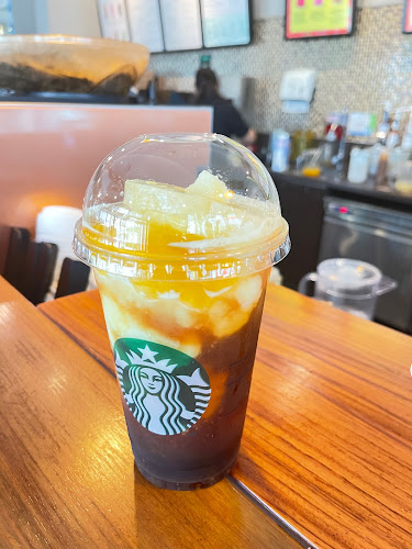 สตาร์บัคส์ ฮาร์เบอร์แหลมฉบัง - การบริการอาหารและที่พัก