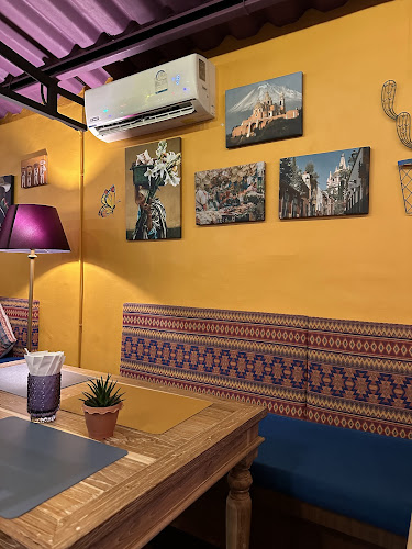 9, 1 ถนน ดีบุก ตำบลตลาดใหญ่ อำเภอเมืองภูเก็ต ภูเก็ต 83000