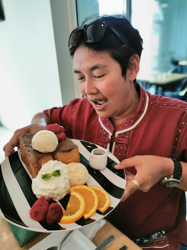 AVA Cafe & Eatery - การบริการอาหารและที่พัก