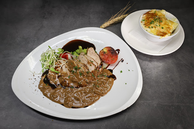 Karlsson Restaurant and Steakhouse - Karon, Phuket - การบริการอาหารและที่พัก