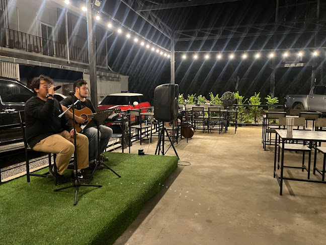 Behind Bar&Bistro - เมือง