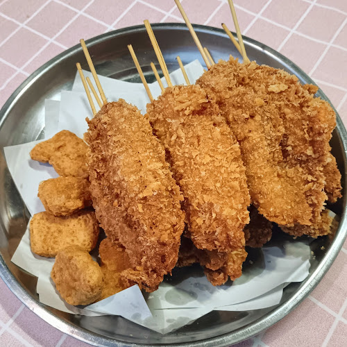 Opinii despre ร้านไก่ทอดเสียบไม้ & ชาไทย ชาเขียว în อำเภอบางบัวทอง - การบริการอาหารและที่พัก