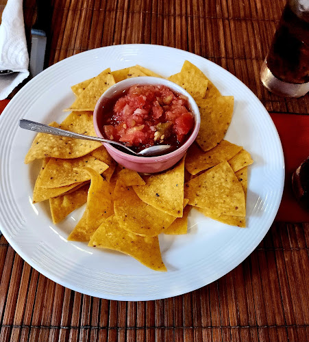 Mikes Mexican Restaurant - การบริการอาหารและที่พัก