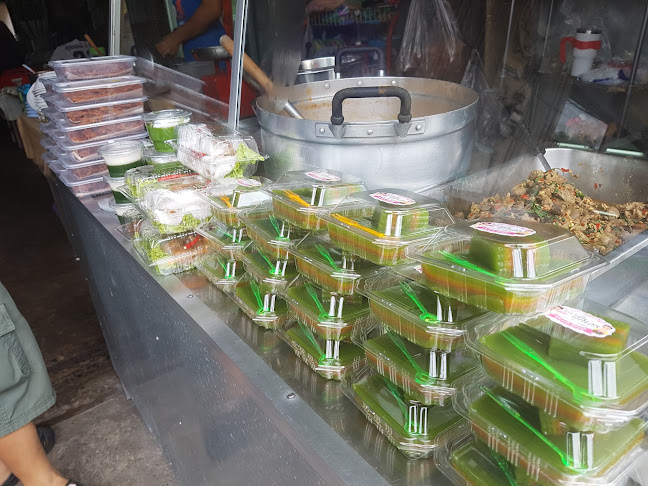 ข้าวแกงหน้าวัดสระแก้ว