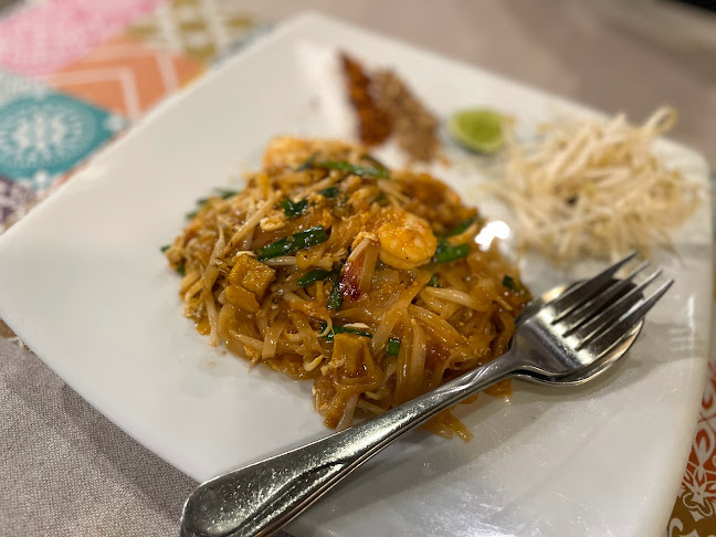 Opinii despre Pantai Seaview Restaurant Halal Food în อำเภอกะทู้ - การบริการอาหารและที่พัก