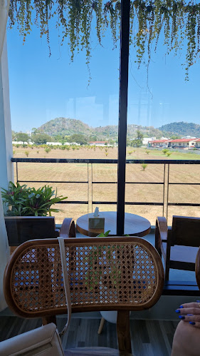 Opinii despre Hug Cupfe & Bistro în อำเภอเมืองภูเก็ต - การบริการอาหารและที่พัก