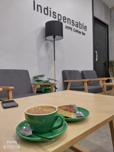 HYPE Coffee Bar (ที่จอดรถอยู่ชั้นใต้ดิน ทางลงอยู่ติดกับร้าน) - การบริการอาหารและที่พัก