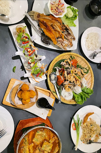 Orange House Cafe Pattaya (ตำหลายคาเฟ่ พัทยา) - การบริการอาหารและที่พัก