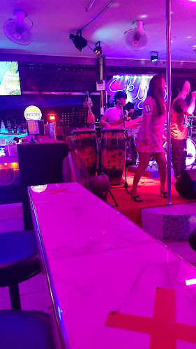 Sky Music Bar soi7 - การบริการอาหารและที่พัก