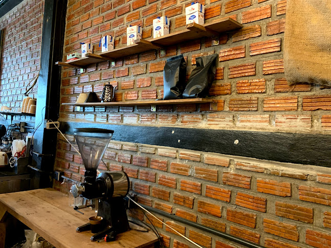 Midori Coffee Roastery - การบริการอาหารและที่พัก