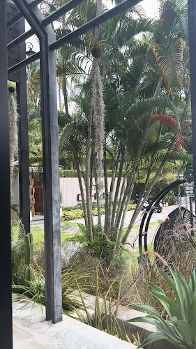 Chuz Cafe' - การบริการอาหารและที่พัก