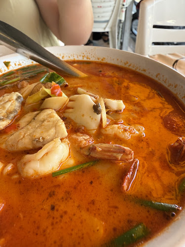 ร้านจัดจ้าน โดยโกแดง - การบริการอาหารและที่พัก