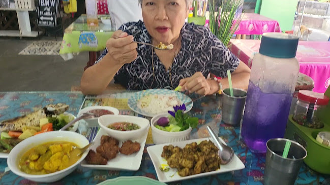 Opinii despre ร้านใต้ต้นมะม่วงภูเก็ต în อำเภอเมืองภูเก็ต - การบริการอาหารและที่พัก
