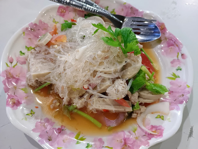ร้านเพียวเพียวลาบอุบล - การบริการอาหารและที่พัก