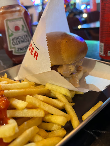 198 9 ซอย ราษฎร์อุทิศ 200 ปี 1 ตำบลป่าตอง อำเภอกะทู้ ภูเก็ต 83150