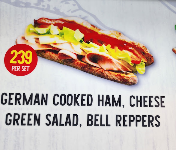 Aree's Kitchen & Lounge - การบริการอาหารและที่พัก