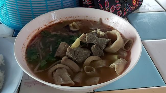 ศูนย์รวมอาหารอิสลามแยกทางรถไฟ พัทยา