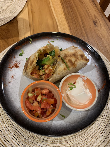 Opinii despre Centrico Mexican Restaurant Chalong HALAL în Phuket - การบริการอาหารและที่พัก