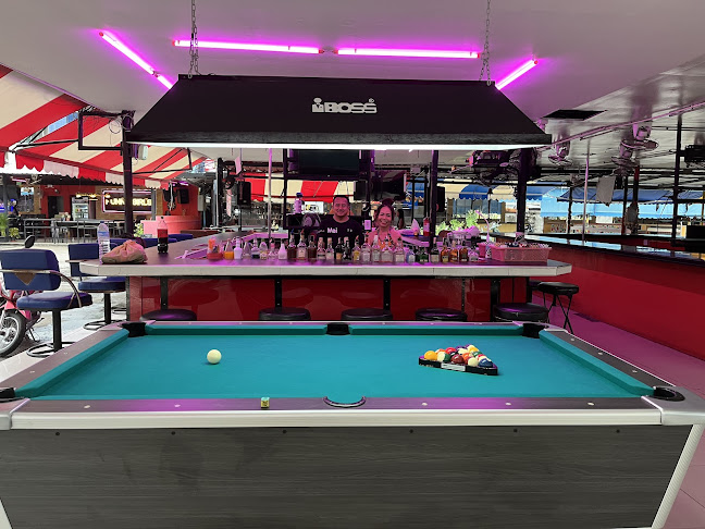 Action Street - การบริการอาหารและที่พัก