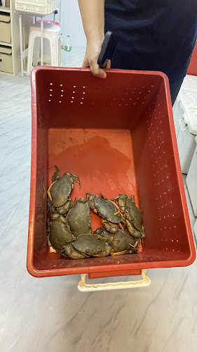 บ้านปูไข่ทองคำ - การบริการอาหารและที่พัก