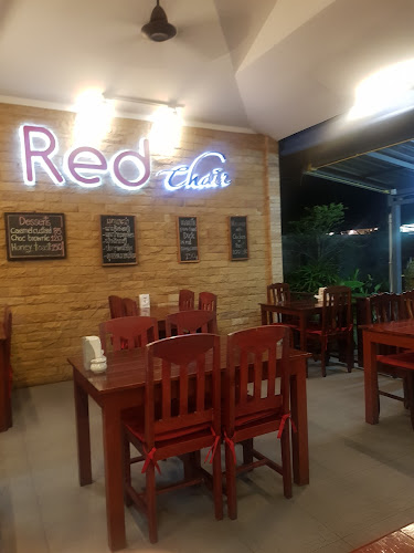 Comentarii opinii despre Red Chair