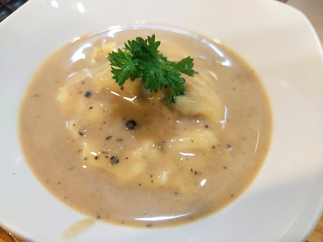 พีทีสเต็ก บางบัวทอง - การบริการอาหารและที่พัก