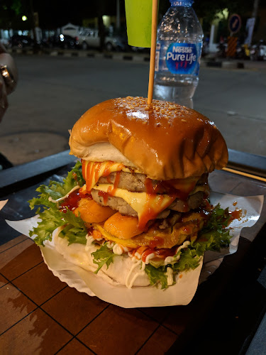 Happy Burger - การบริการอาหารและที่พัก