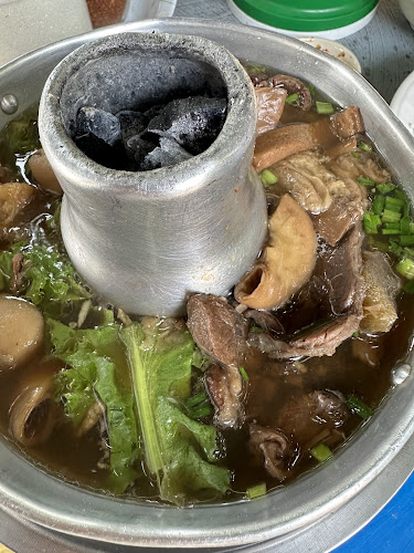 Opinii despre ก๋วยเตี๋ยวเนื้อลายหม้อไฟปากน้ำโพ în อำเภอเมืองนครสวรรค์ - การบริการอาหารและที่พัก